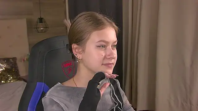 EveMundie online show from February 15, 2025, 10:44 am