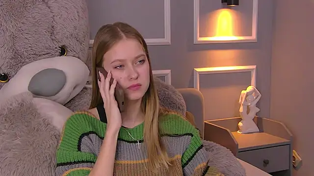 EveMundie online show from March 3, 2025, 7:06 pm