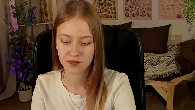 EveMundie online show from March 19, 2025, 12:34 pm