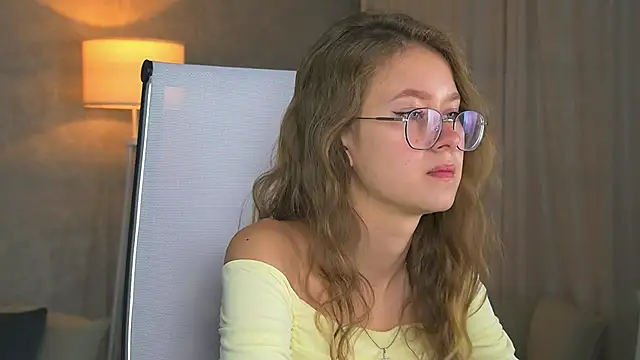 EveMundie online show from September 12, 2025, 9:42 am