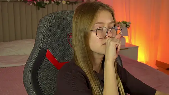 EveMundie online show from September 24, 2025, 12:19 pm