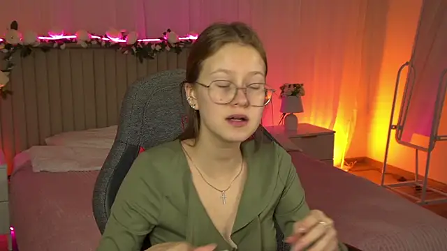 EveMundie online show from November 17, 2025, 6:30 am