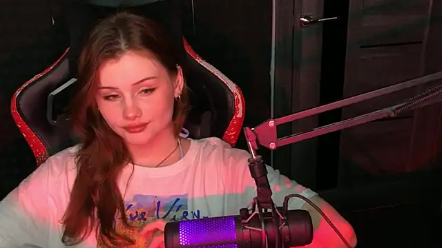 baby Milaaaaaaa online show from March 5, 2025, 9:59 pm