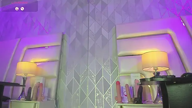 AnahisBennett online show from November 20, 2025, 4:01 am