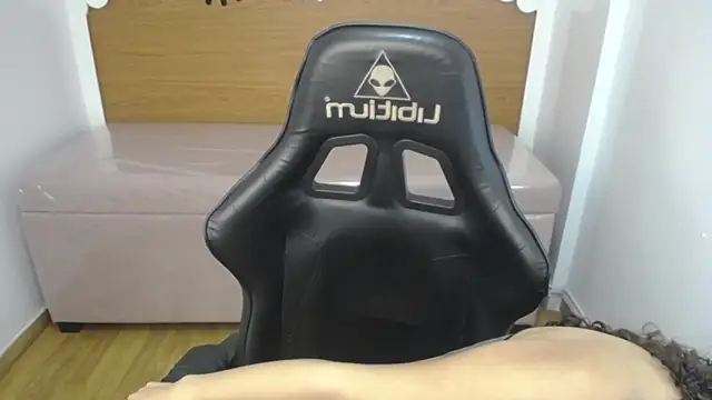 danatella a online show from September 23, 2025, 1:03 pm