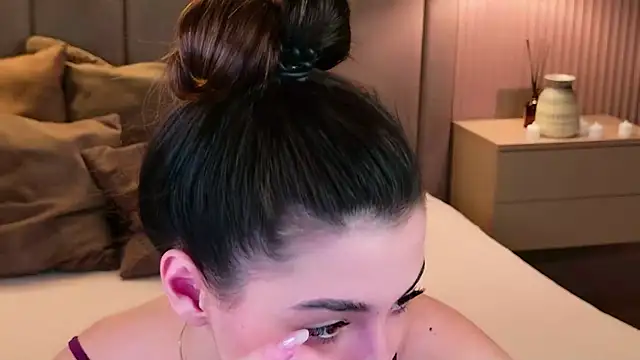 Alice Deleon online show from November 6, 2025, 10:38 am