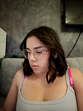 EmmaSulivan online show from December 15, 2025, 7:07 pm