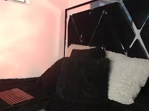 Smith boy 25 online show from March 6, 2025, 10:04 pm