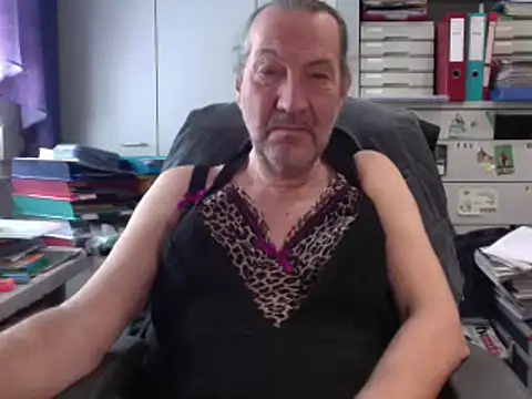 HMStraps01 online show from March 16, 2025, 10:11 am