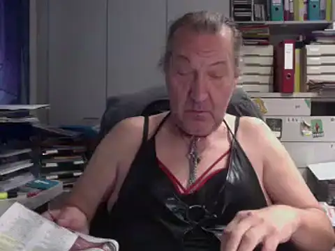 HMStraps01 online show from October 18, 2025, 7:20 am