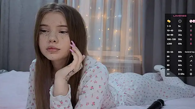 CarolinePepper online show from December 22, 2025, 1:41 pm