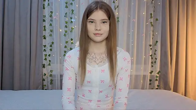 CarolinePepper online show from March 25, 2026, 1:50 pm