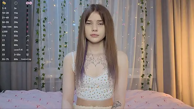 CarolinePepper online show from April 15, 2026, 7:58 pm