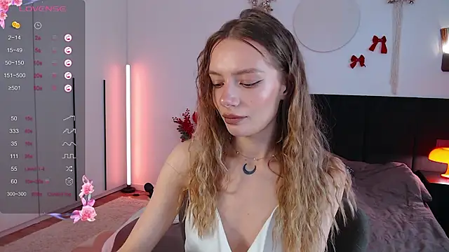 LunaticaBae online show from February 9, 2026, 3:10 am