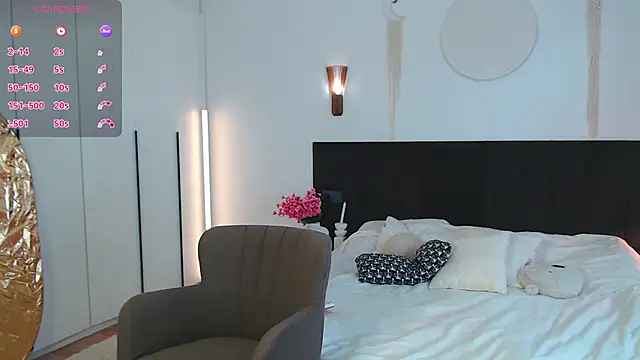 LunaticaBae online show from March 27, 2026, 3:34 am