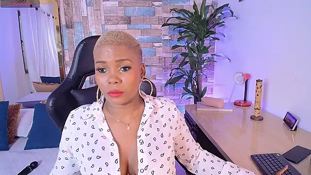 DashaSousaa online show from March 3, 2026, 12:44 pm