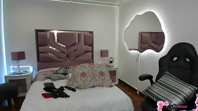 MollyCraft online show from February 17, 2025, 3:20 pm