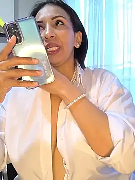 Mrsvictoriaaa online show from May 13, 2026, 8:06 pm