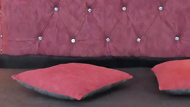 ValentinaGuerra online show from December 1, 2025, 1:32 am