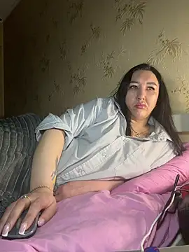 Naughtbaby 2025 online show from May 4, 2026, 1:34 am