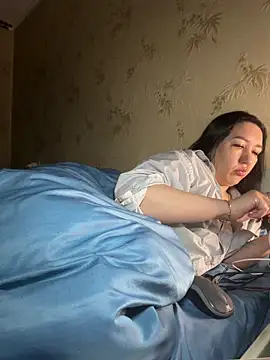 Naughtbaby 2025 online show from May 8, 2026, 1:22 am