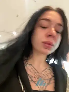 AlishaPrettyBlade online show from April 11, 2026, 4:06 am