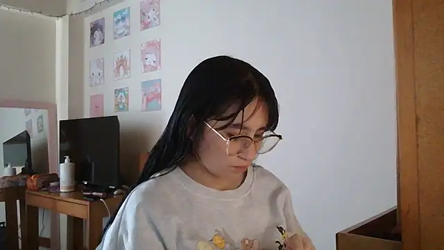 Arielle lov online show from November 3, 2025, 9:38 pm