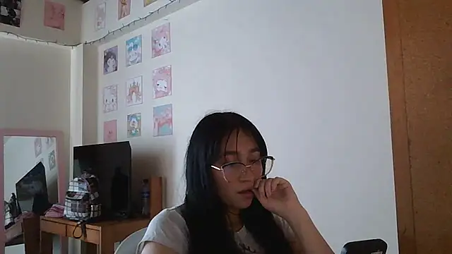 Arielle lov online show from November 13, 2025, 9:14 pm