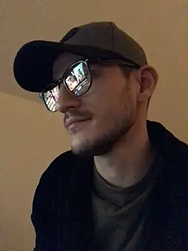 Snapshot of yoyoboy988 chatting on March 11, 2025, 2:21 am yoyoboy988 online show from March 11, 2025, 2:21 am