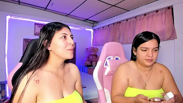 Snapshot of Cristal_Smith20 chatting on June 4, 2026, 12:00 pm Cristal Smith20 online show from June 4, 2026, 12:00 pm