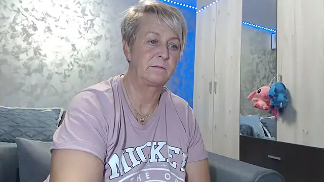 RosesandLillies online show from November 24, 2025, 5:45 pm