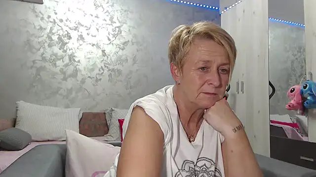 RosesandLillies online show from April 15, 2026, 5:09 pm