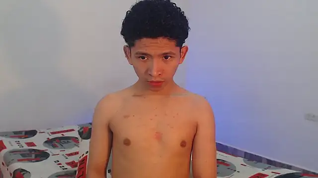 Snapshot of Magno_03 chatting on March 17, 2025, 10:17 pm Magno 03 online show from March 17, 2025, 10:17 pm