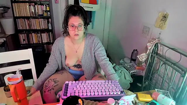 Rosiee69  online show from November 9, 2025, 2:26 pm