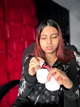 Emily-teen online show from December 2, 2025, 7:42 pm