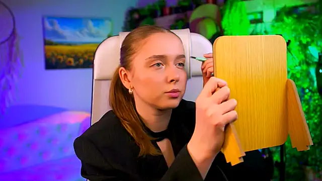 JenniferGraces online show from February 11, 2026, 12:43 pm