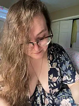 HTXBELLE online show from March 19, 2025, 2:24 pm