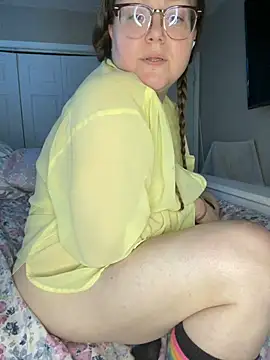 HTXBELLE online show from March 22, 2025, 12:25 pm