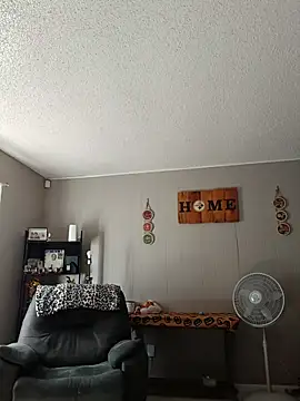 HTXBELLE online show from November 9, 2025, 8:07 pm