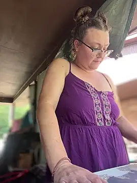 HTXBELLE online show from May 25, 2026, 2:56 pm