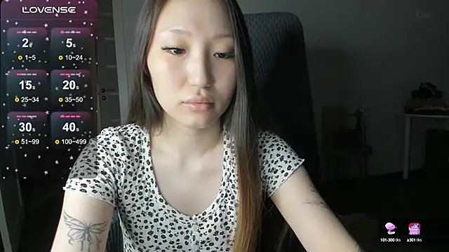 Snapshot of Christine_Carlson chatting on October 9, 2025, 4:49 pm Christine Carlson online show from October 9, 2025, 4:49 pm