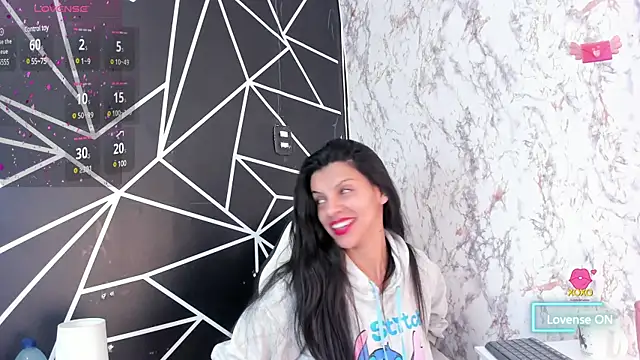 Snapshot of aitana_garcia_ chatting on March 5, 2025, 12:11 pm aitana garcia online show from March 5, 2025, 12:11 pm