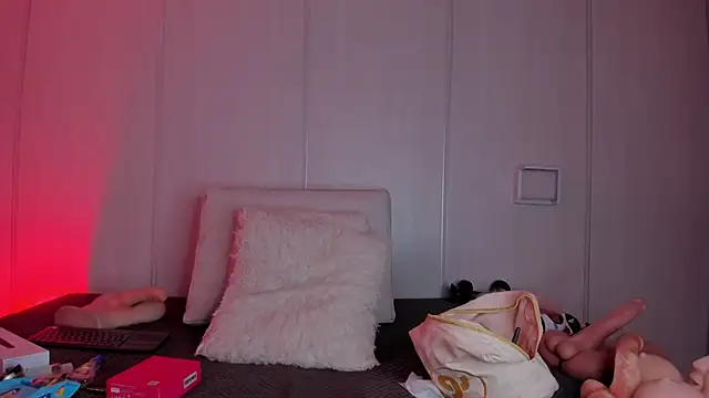 sasha riverss online show from February 18, 2026, 7:32 pm