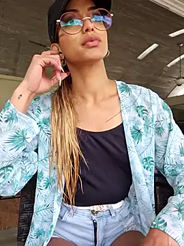 EmmyCortez online show from March 11, 2025, 9:48 pm