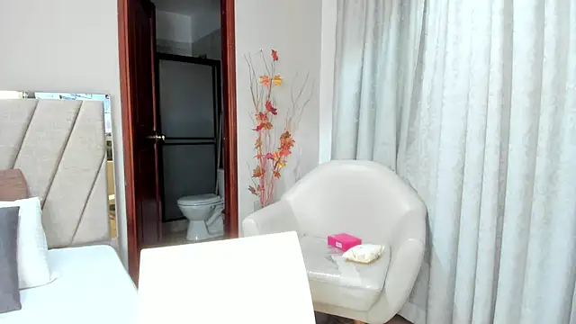 Zamira Taylor online show from April 2, 2026, 1:36 am