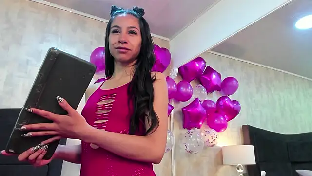 NahomyCarther online show from February 21, 2026, 10:05 am