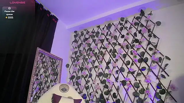Snapshot of aron_and_paula chatting on February 26, 2025, 4:14 am aron and paula online show from February 26, 2025, 4:14 am