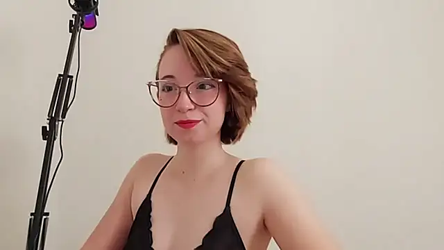 Elise Nyx online show from October 27, 2025, 1:26 pm