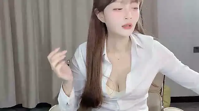 Snapshot of Annnnqi-77 chatting on February 28, 2025, 11:36 am Annnnqi-77 online show from February 28, 2025, 11:36 am