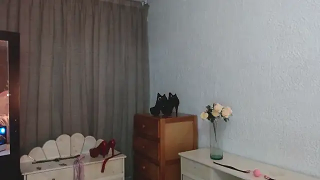 EngelCristaly online show from February 13, 2026, 5:47 am